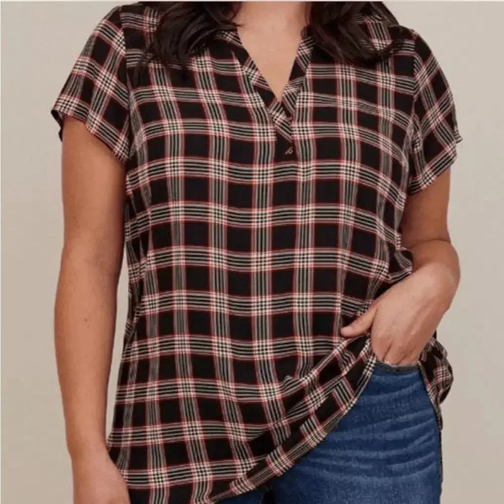 Torrid Sz 2 Georgette Black Red Plaid Short Sleeve Business Casual Tunic Blouse